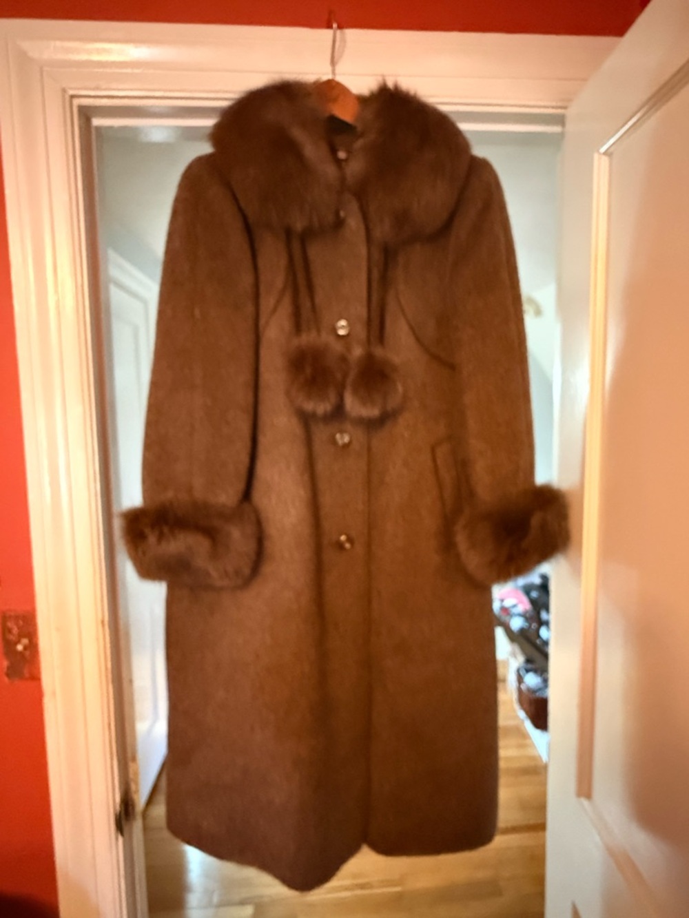 Vintage 1970s Llama Exquisit Long Brown Coat 100% natural fur